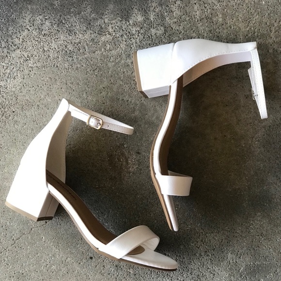 City Clasified White Basic Ankle Strap Heel Sandal - Picture 4 of 7